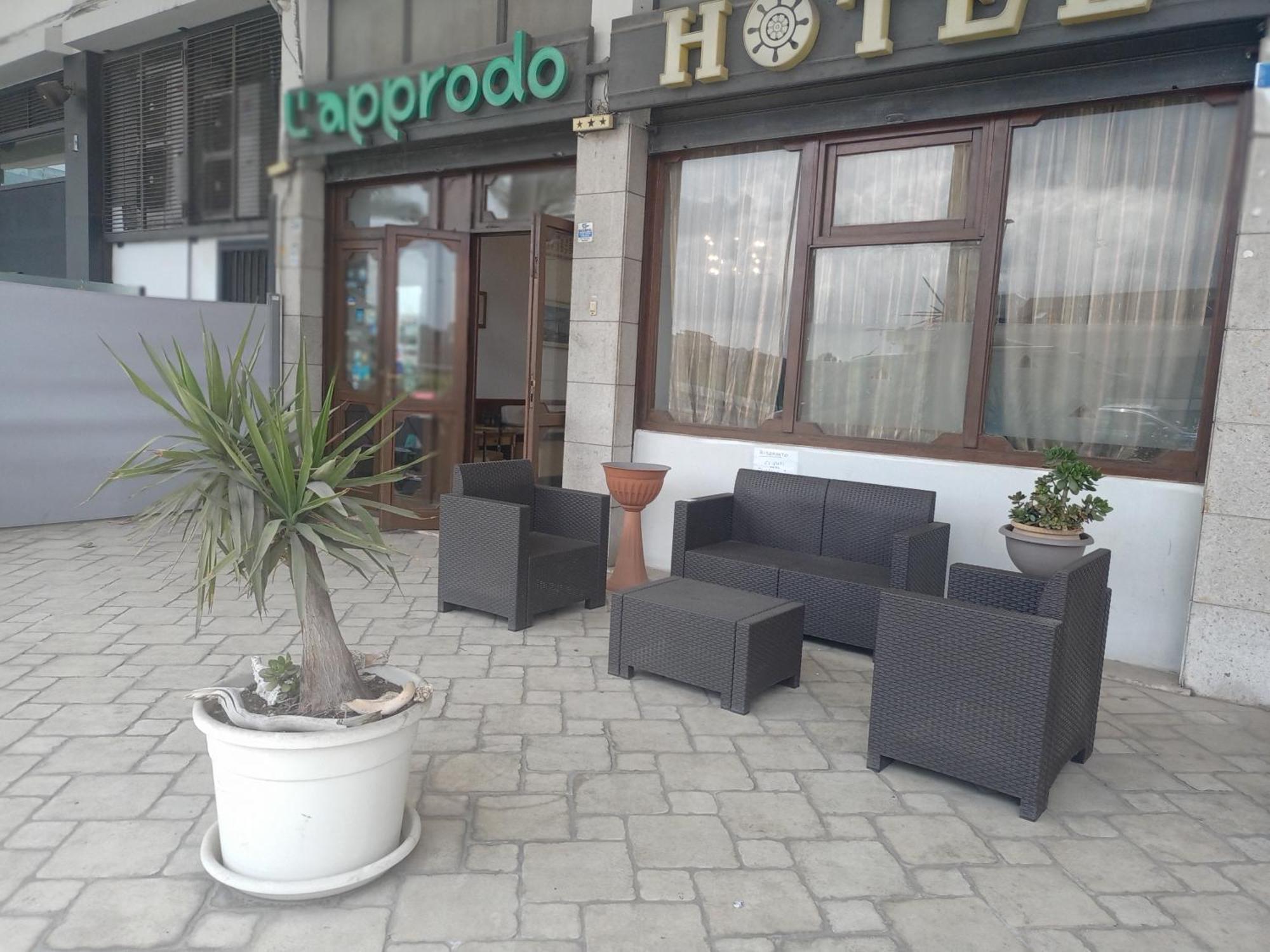 Hotel L'Approdo Brindisi Bagian luar foto
