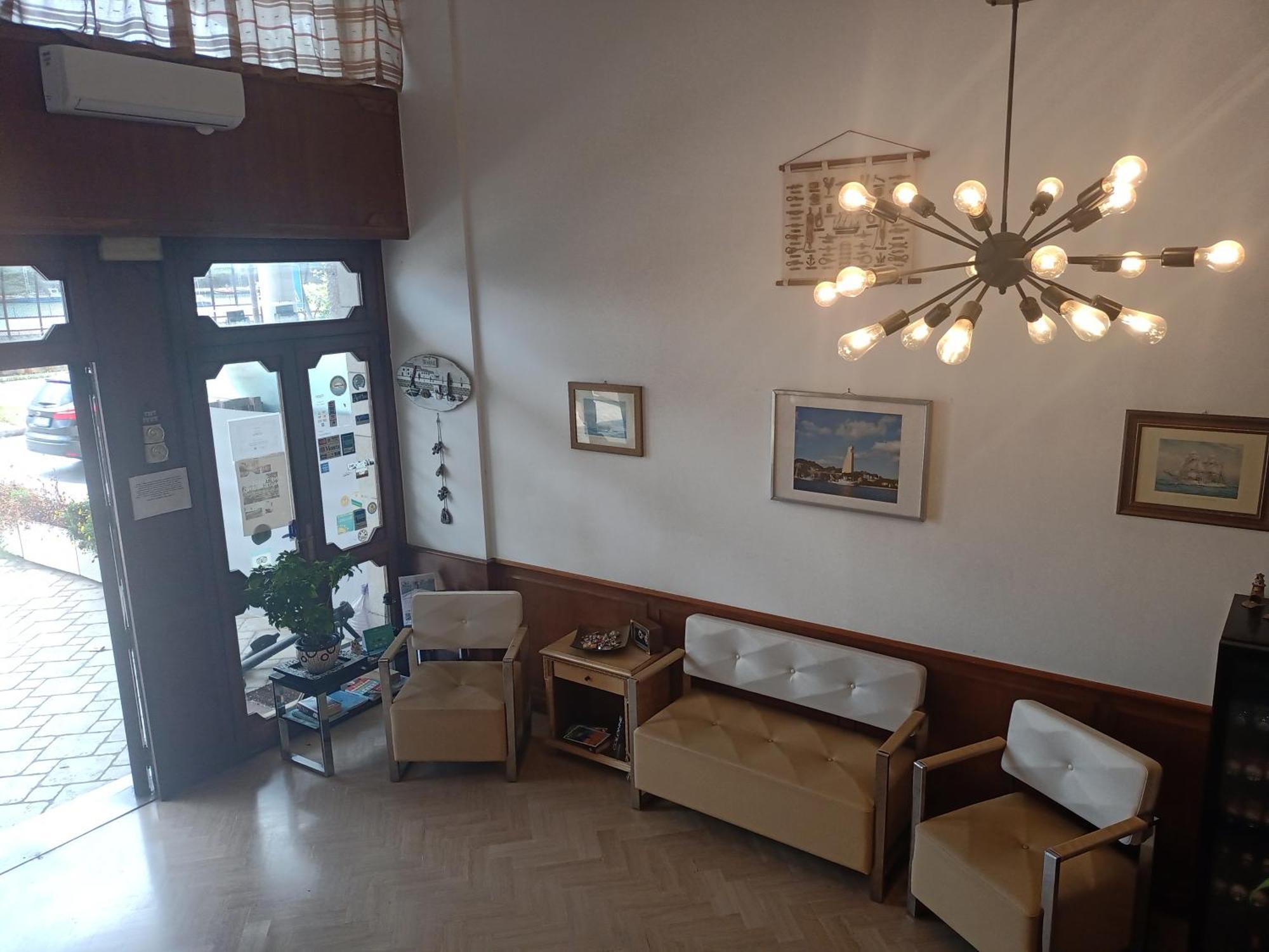 Hotel L'Approdo Brindisi Bagian luar foto